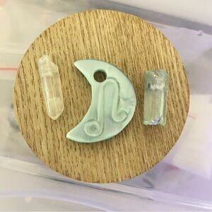 🌙 Moon carved cat eye LEO astrology Pendant w necklace & aura points iridescent